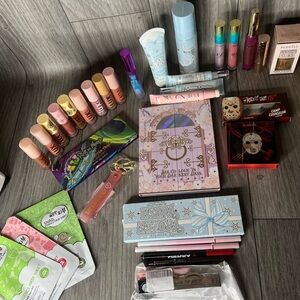 Make Up bundle lot P Louise glam lite lux some is brand new sealed